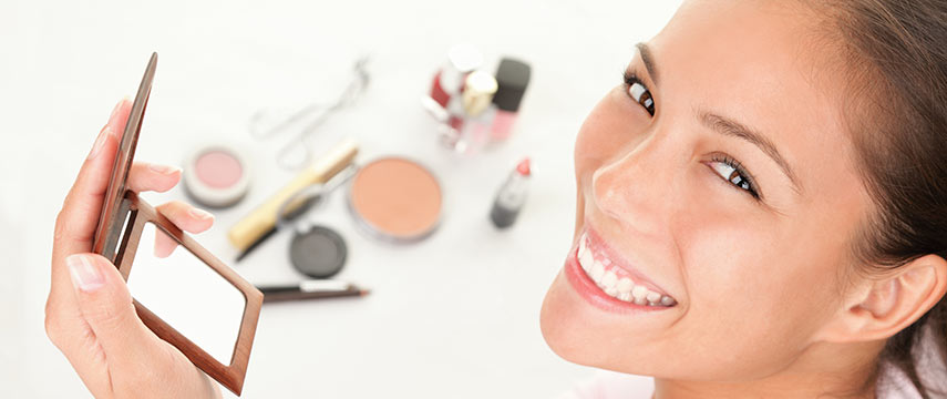 Como devo preparar a pele para me maquiar nos dias frios?