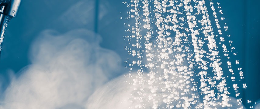 Banhos quentes e pele seca